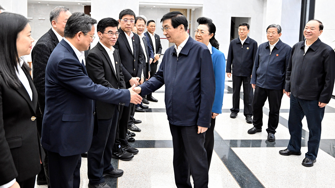 王滬寧在廣東調研時強調 深入貫徹落實黨的二十屆四中全會精神 為推進中國式現(xiàn)代化凝心聚力